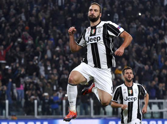 TA：贝隆因指示球员在赛前列队礼中背对对手被禁足6个月（TA：因要求球员在赛前列队背对对手，贝隆被禁赛半年）