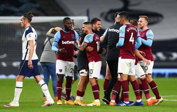 杜震宇祝贺邵佳一：带队走出低谷，球迷要支持我们的本土教练（杜震宇向邵佳一致贺：带队走出低迷，呼吁球迷力挺本土教练）