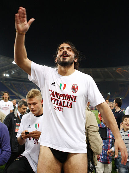 国籍争议真相大白1年，22岁谷爱凌重回最高领奖台，全红婵说对了（真相水落石出已一年，22岁谷爱凌再登冠军之巅，全红婵预言成真）