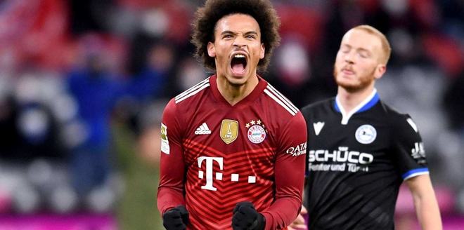 詹姆斯准三双 湖人客场带走胜利（詹姆斯准三双助湖人客场告捷）