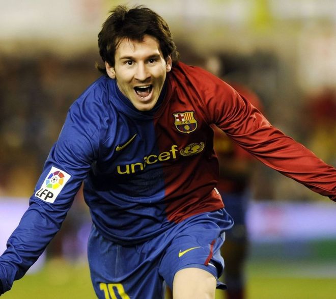 申花发布球队32岁生日海报，却把“32nd”写成“32th”（申花32岁生日海报出错：把“32nd”误写成“32th”）