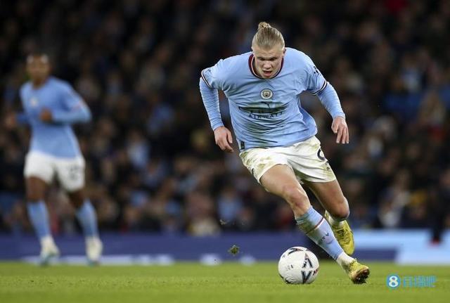 伤愈复出，卡瓦尼时隔两个月再次代表博卡出场并打进一粒点球（阔别两月复出，卡瓦尼重返博卡点球建功）